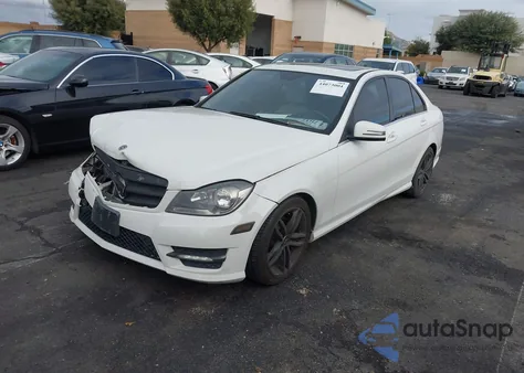 2012 Mercedes-Benz C 250 Sport из США, поврежденный, VIN WDDGF4HBXCR200528